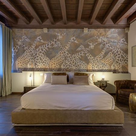 Palazzo Duomo Suites In Udine Center المظهر الخارجي الصورة