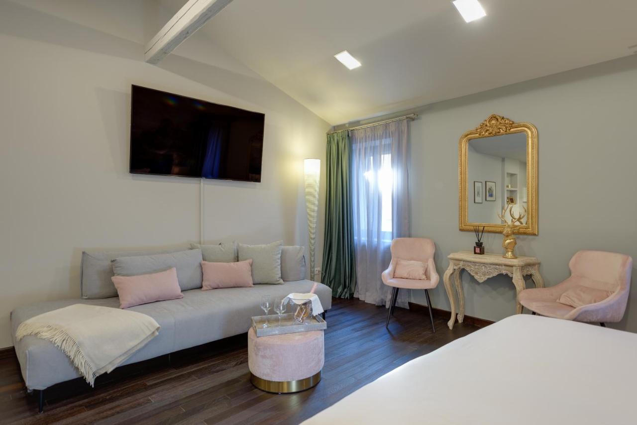 Palazzo Duomo Suites In Udine Center المظهر الخارجي الصورة